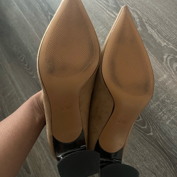 Tan suede pumps with tortoise heel - Picture 3 of 8